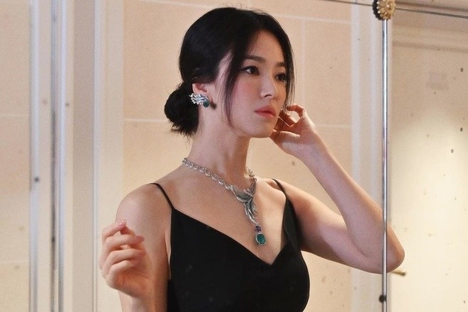 Song Hye Kyo phá vỡ hình tượng ngọc nữ - Ảnh 4.