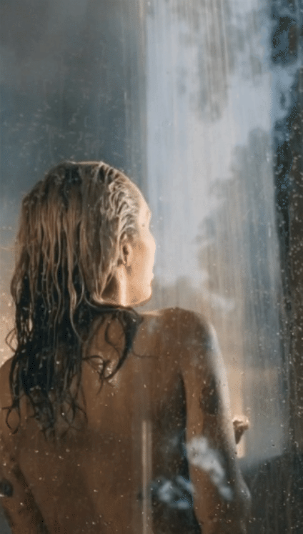 Bỏng mắt xem Miley Cyrus vừa khỏa thân tắm, vừa nghêu ngao hát ca khúc mới với nội dung ghim chồng cũ Liam Hemsworth! - Ảnh 2.