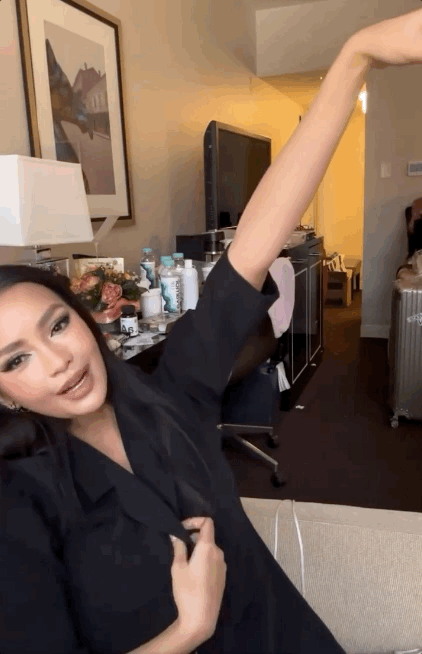 Ngọc Ch&acirc;u diện chiếc &aacute;o của mẹ, tiết lộ về v&ograve;ng phỏng vấn k&iacute;n tại Miss Universe 2022 - Ảnh 5.