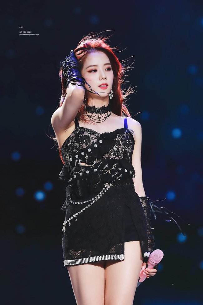 Nhìn lại sân khấu huyền thoại của BLACKPINK tại Coachella 2019: Rosé như con gái thần gió, bí ẩn tóc mái bất biến của Lisa cũng từ đây mà ra! - Ảnh 14.