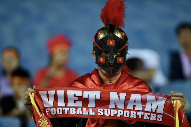 CĐV trên sân Mỹ Đình dự đoán Việt Nam thắng Thái Lan 2-0, cổ vũ đội nhà hết mình - Ảnh 5.