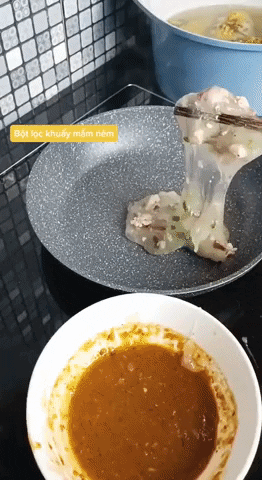 Trổ tài với món ăn vặt tuổi thơ, cô gái bức xúc khi bị cộng đồng mạng tả món ăn bằng từ ngữ khó nghe - Ảnh 1. Trổ tài với món ăn vặt tuổi thơ, cô gái bức xúc khi bị cộng đồng mạng tả món ăn bằng từ ngữ khó nghe - Ảnh 1.