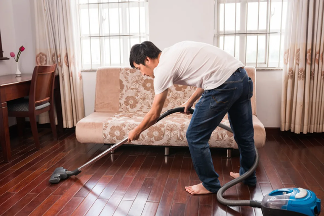 B&ecirc;n trong cuộc sống của giới si&ecirc;u gi&agrave;u: V&igrave; sao nhiều tỷ ph&uacute; vẫn l&agrave;m việc nh&agrave;? - Ảnh 1.