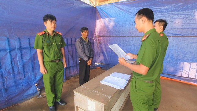 Nhớ th&ugrave; cũ, g&atilde; đ&agrave;n &ocirc;ng ở Đắk Lắk d&ugrave;ng s&uacute;ng bắn đối phương - Ảnh 1.