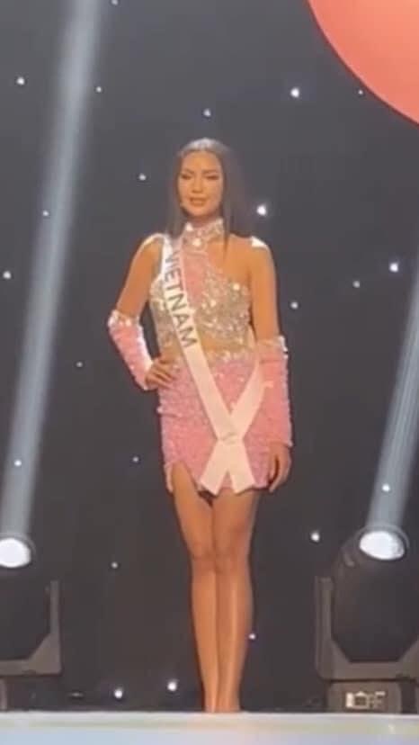 Ngọc Ch&acirc;u lộ đ&ocirc;i ch&acirc;n bầm t&iacute;m ở Miss Universe 2022 - Ảnh 2.