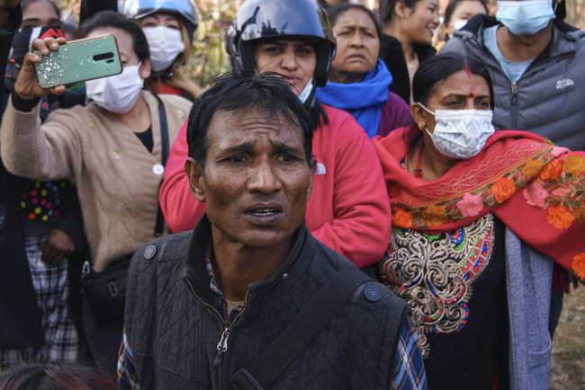 Nhân chứng vụ máy bay rơi tại Nepal kể lại về tiếng hành khách kêu cứu và nỗ lực tìm kiếm thi thể nạn nhân trong vô vọng - Ảnh 5.