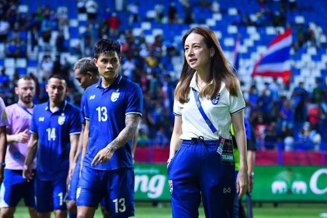 Madam Pang: L&acirc;u rồi, NHM Th&aacute;i Lan mới lại y&ecirc;u đội tuyển đến thế - Ảnh 2.