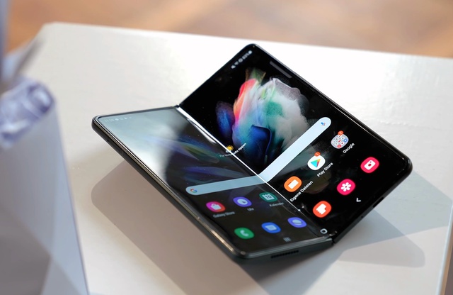 Samsung Galaxy Z Fold 5 có thể sẽ sử dụng bản lề “giọt nước”, giúp nếp gấp màn hình hoàn toàn biến mất - Ảnh 1.