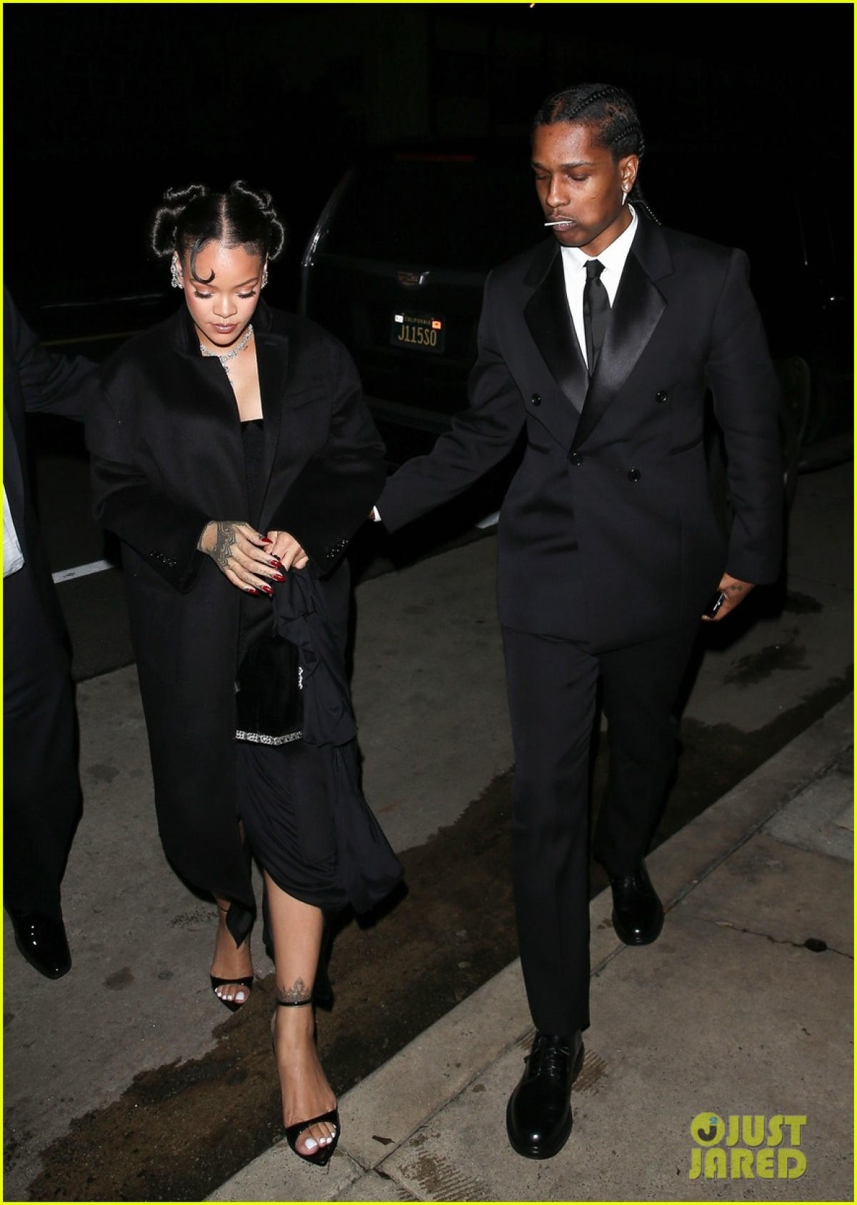 Rihanna và bạn trai rapper lên đồ tông xuyệt tông hẹn hò ăn tối lãng mạn - Ảnh 2.