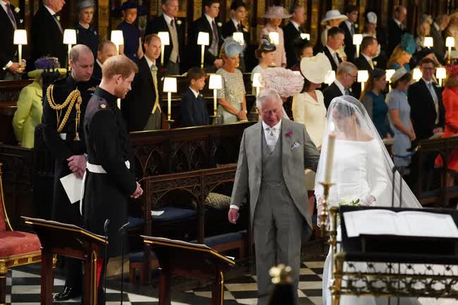 Vua Charles có ý định dùng hơn 1.000 tỷ để yêu cầu Meghan Markle ly hôn nhằm cứu vớt cuộc đời con trai - Ảnh 2.