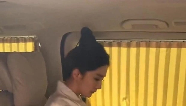 Li&ecirc;n ho&agrave;n phốt th&aacute;i độ của Nữ ho&agrave;ng EQ Dương Mịch: Lườm r&aacute;ch mắt nh&acirc;n vi&ecirc;n, bắt nạt bạn diễn rồi chảnh chọe cả với fan - Ảnh 11.
