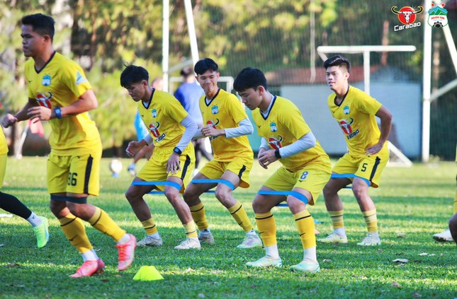 Chưa kịp vui vì có nhà tài trợ mới, HAGL đứng trước nguy cơ bị cấm sân ở V-League 2023 - Ảnh 3.