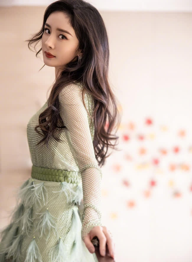 Kh&ocirc;ng chỉ học giỏi, sao nữ n&agrave;y c&ograve;n được mệnh danh l&agrave; người đẹp EQ cao nhất Cbiz với những m&agrave;n ứng xử cực kh&ocirc;n kh&eacute;o! - Ảnh 1.