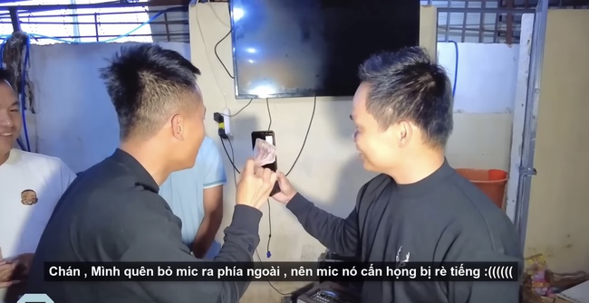 Quang Linh Vlogs phát thưởng Tết, một thành viên bên Mỹ bật khóc khi nhận lì xì - Ảnh 4.