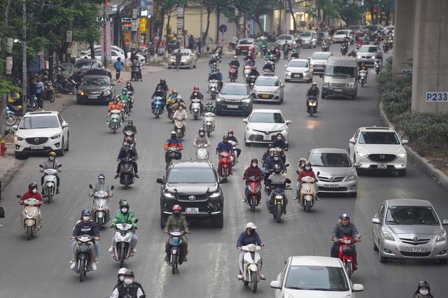 Người dân quay lại thành phố sau kỳ nghỉ lễ: Hà Nội chen cứng, TP.HCM giao thông khá thuận tiện - Ảnh 11.
