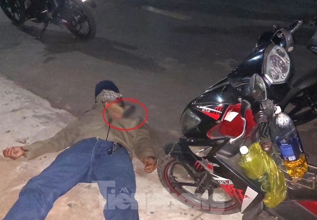 Vụ người phụ nữ bị cứa cổ ở Bình Dương: Nghi can đang trong tình trạng nguy kịch - Ảnh 1. Vụ người phụ nữ bị cứa cổ ở Bình Dương: Nghi can đang trong tình trạng nguy kịch - Ảnh 1.