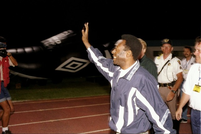 Bi kịch Nii Lamptey, người được Pele chọn trở thành nạn nhân lớn nhất của lời nguyền Vua bóng đá - Ảnh 2.