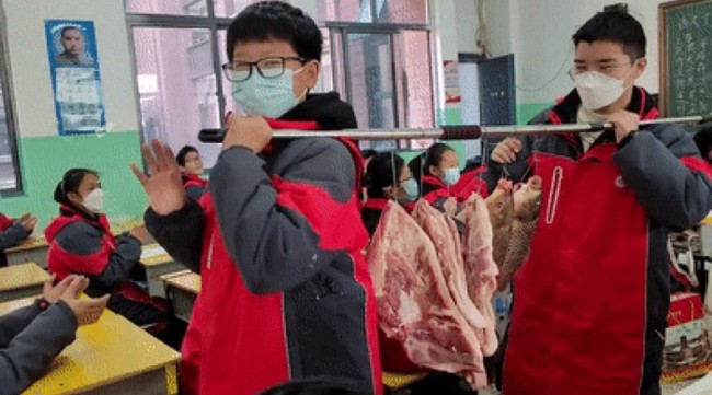 Hội học sinh khắp thế giới đón Tết thế nào: Nơi theo phong tục y hệt Việt Nam, nơi nghỉ học ít nhất 15 ngày - Ảnh 1.
