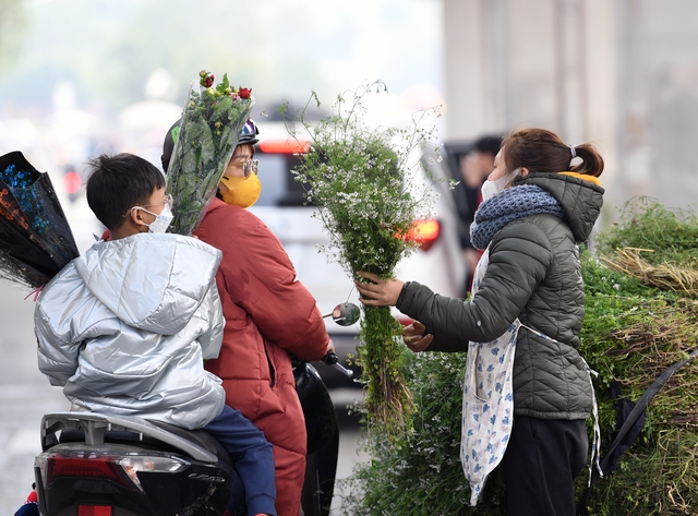 Dịch vụ vặt lông gà đông đúc ngày cuối cùng của năm 2022 - Ảnh 11.