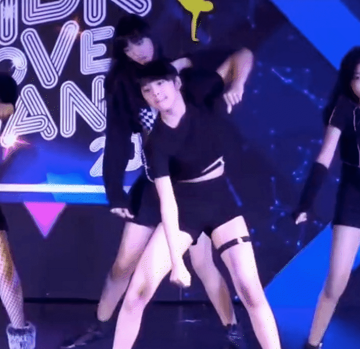 Nhóm em gái BLACKPINK hé lộ thành viên người Thái: Chỉ mới 13 tuổi, hát hay, nhảy có so được với Lisa? - Ảnh 4.