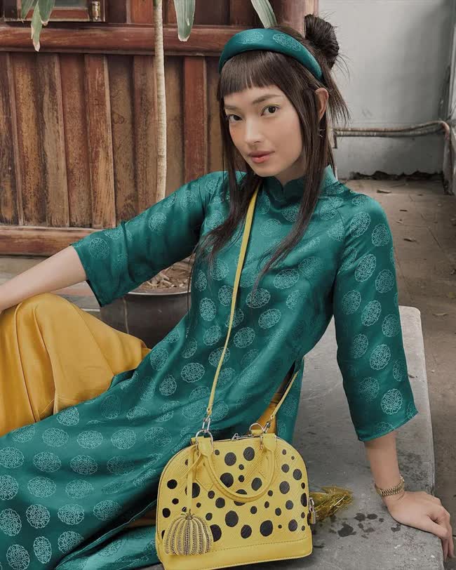 Soi áo dài mùng 2 Tết của mỹ nhân Việt: nhiều nàng chọn thiết kế của local brand quen mặt, giá cả đi đôi với chất lượng - Ảnh 2.