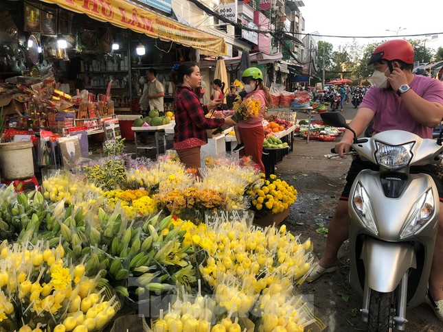 Mùng 2 Tết đi chợ, giật mình với giá rau xanh - Ảnh 3.