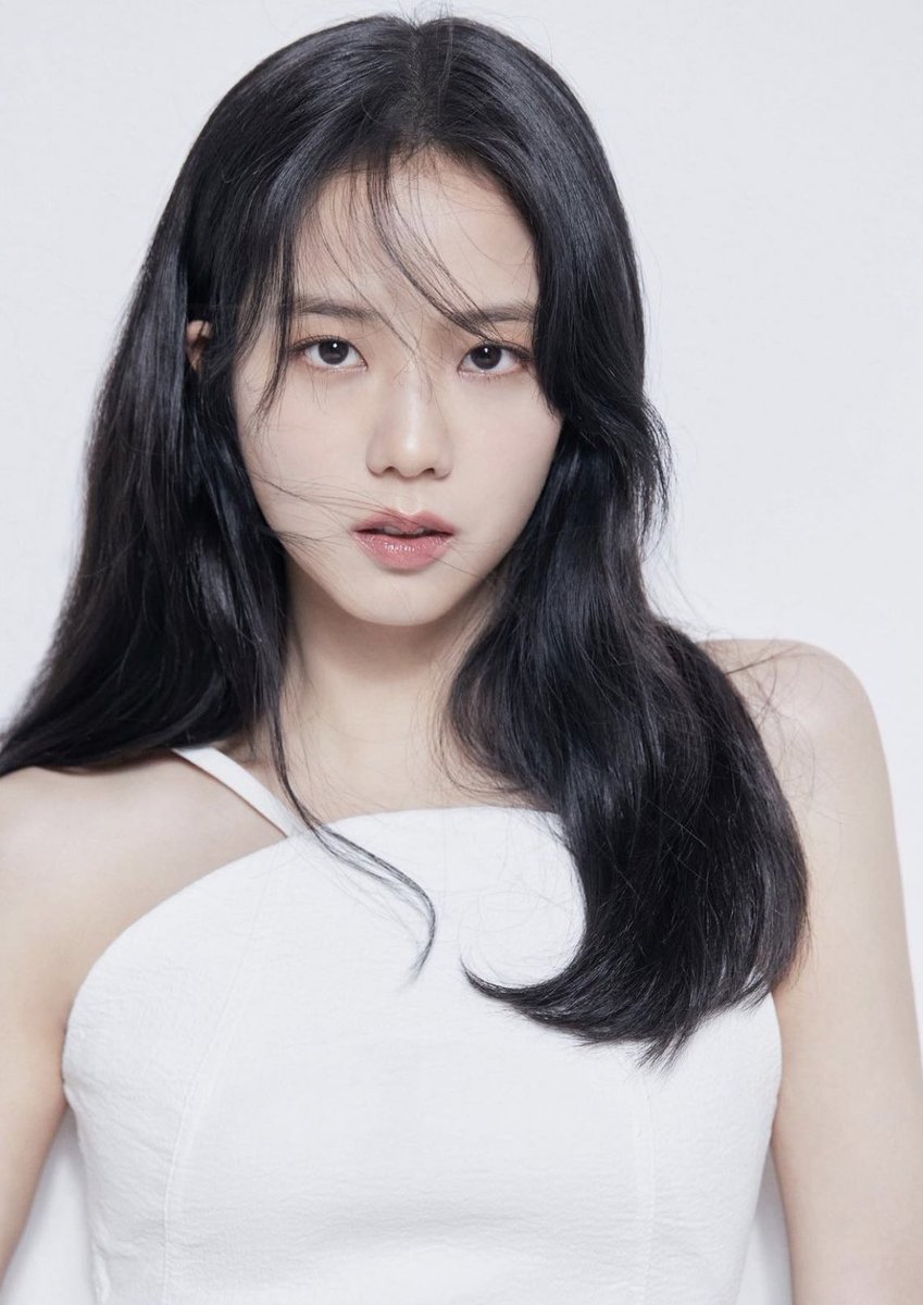 Bóc nhan sắc Jisoo ở Fashion Week: Ảnh chính thức đẹp tựa nữ thần, qua camera thường lại bị tóc mới dìm không thương tiếc - Ảnh 9. Bóc nhan sắc Jisoo ở Fashion Week: Ảnh chính thức đẹp tựa nữ thần, qua camera thường lại bị tóc mới dìm không thương tiếc - Ảnh 9.