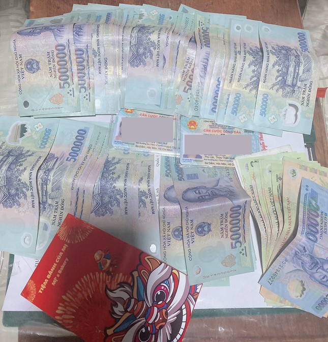 H&agrave;nh kh&aacute;ch qu&ecirc;n 35 triệu đồng tr&ecirc;n chuyến t&agrave;u m&ugrave;ng 1 Tết - Ảnh 1.