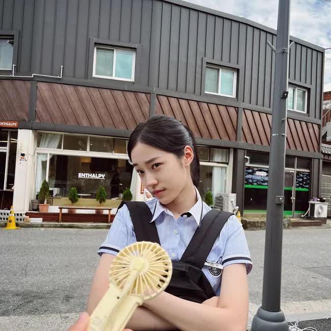 Màn ảnh Hàn xuất hiện một tiên nữ học đường, tốt nghiệp trường đại học cho các nữ cường nhân - Ảnh 8.