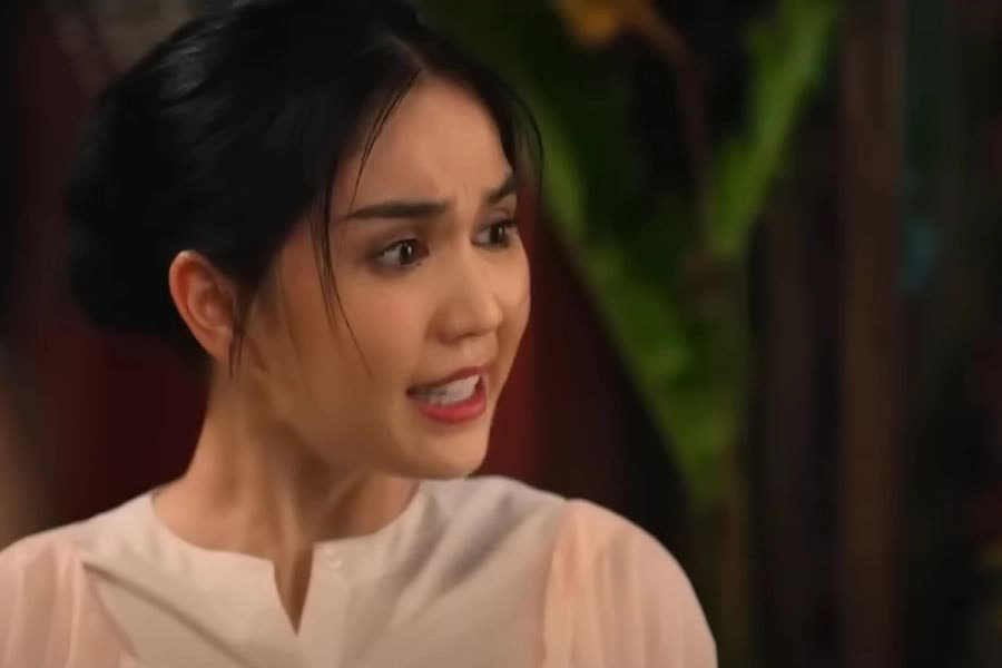 Hất văng Minh Hằng ở Chị Chị Em Em 2, Ngọc Trinh ắt hẳn đã học lỏm mưu hèn kế bẩn từ mỹ nhân cung đấu đình đám này! - Ảnh 10. Hất văng Minh Hằng ở Chị Chị Em Em 2, Ngọc Trinh ắt hẳn đã học lỏm mưu hèn kế bẩn từ mỹ nhân cung đấu đình đám này! - Ảnh 10.