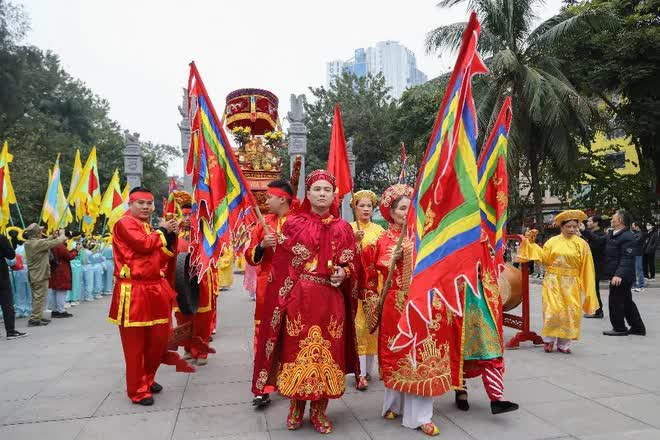 Chiêng trống rộn rã tại gò Đống Đa, hàng nghìn người dân tham gia lễ hội - Ảnh 6.