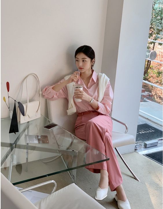 10 set đồ sành điệu cho hội công sở diện đi làm sau Tết - Ảnh 8. 10 set đồ sành điệu cho hội công sở diện đi làm sau Tết - Ảnh 8.