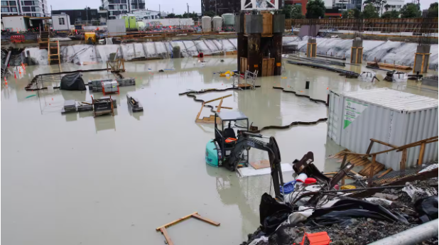 Mưa xối xả gây lũ lụt thảm khốc ở New Zealand, 3 người tử vong - Ảnh 2.