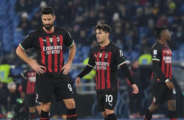 AC Milan thua thảm Sassuolo 2-5, chạm mốc tệ hại nhất lịch sử - Ảnh 1.