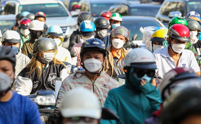 Đường phố &ugrave;n tắc k&eacute;o d&agrave;i trong ng&agrave;y đầu ti&ecirc;n trở lại đi l&agrave;m năm 2023 - Ảnh 21.