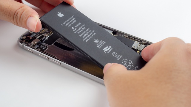 Apple tăng gi&aacute; thay pin mới cho iPhone, iPad v&agrave; MacBook - Ảnh 1.
