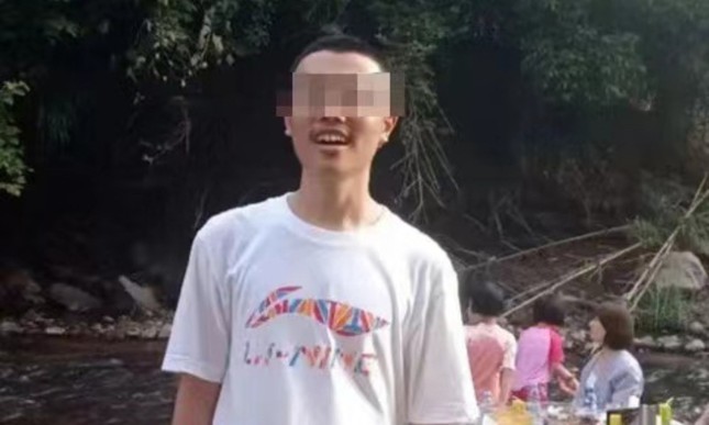 Trung Quốc rúng động vụ nam sinh mất tích 106 ngày được phát hiện treo cổ sau trường - Ảnh 1.