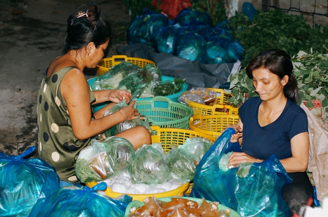 Lò cá lóc nướng lớn nhất TPHCM đỏ lửa xuyên đêm chuẩn bị cho ngày vía Thần Tài - Ảnh 7.