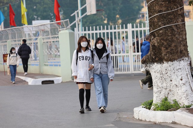 Sinh viên trở lại trường sau kỳ nghỉ Tết Nguyên Đán 2023: Hết Tết rồi, tập trung học hành thôi! - Ảnh 3.