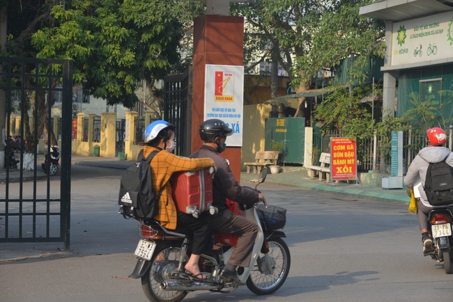 Sinh viên trở lại trường sau kỳ nghỉ Tết Nguyên Đán 2023: Hết Tết rồi, tập trung học hành thôi! - Ảnh 16.