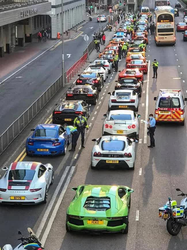 為什麼香港成為富家子弟非法飆車的中轉站：當超級跑車成為他們炫富和放縱激情的工具時 - 圖 6。