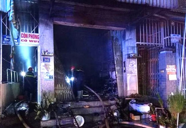 Giận vợ, chồng đốt xe m&aacute;y l&agrave;m ch&aacute;y nh&agrave; trọ ở B&igrave;nh Dương - Ảnh 1.