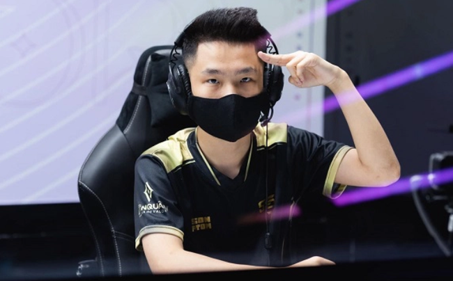 Nhiều thay đổi nh&acirc;n sự bất ngờ được c&aacute;c đội tuyển Li&ecirc;n Qu&acirc;n ph&aacute;t ra trước m&ugrave;a giải mới - Ảnh 1.