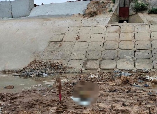 Ph&aacute;t hiện hộp sọ người nằm dưới đ&aacute;y s&ocirc;ng khi nước cạn - Ảnh 1.