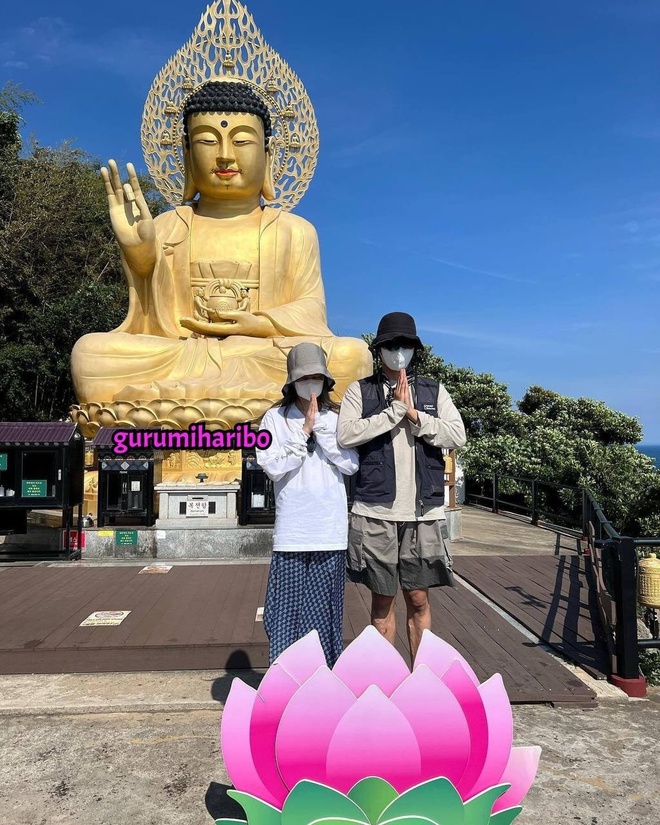 T&oacute;m gọn ảnh Jungkook hẹn h&ograve; b&iacute; mật với bạn g&aacute;i ở đảo Jeju, tr&ugrave;ng địa điểm với cặp Jennie - V (BTS)? - Ảnh 8.