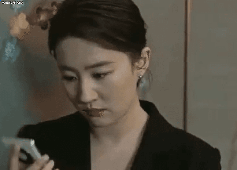 Lưu Diệc Phi diễn đơ lại rồi: Bạn chết m&agrave; mặt v&ocirc; cảm, d&acirc;n t&igrave;nh liền c&agrave; khịa l&uacute;c kh&oacute;c c&ograve;n thảm họa hơn đấy! - Ảnh 4.