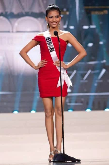 Nhìn lại loạt váy áo mở màn của đại diện Việt Nam tại Miss Universe: Sến - sang đều đủ cả, người ghi điểm là người phá cách - Ảnh 3.