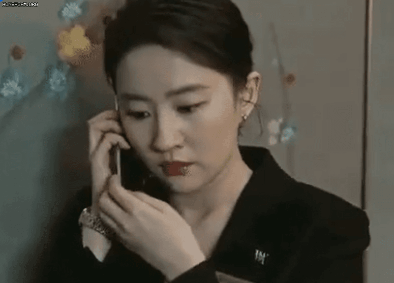 Lưu Diệc Phi diễn đơ lại rồi: Bạn chết m&agrave; mặt v&ocirc; cảm, d&acirc;n t&igrave;nh liền c&agrave; khịa l&uacute;c kh&oacute;c c&ograve;n thảm họa hơn đấy! - Ảnh 3.