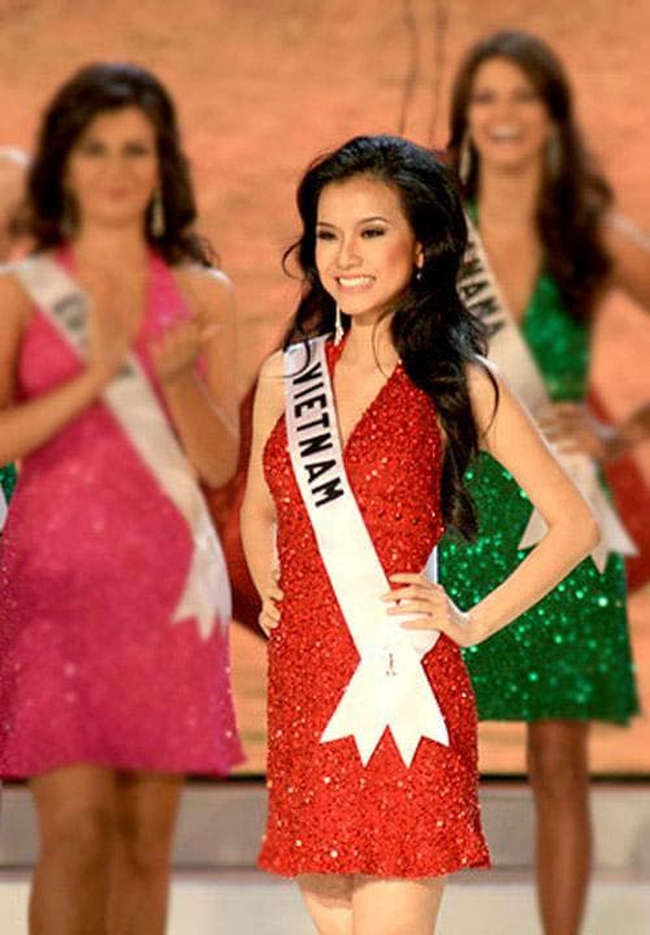 Nhìn lại loạt váy áo mở màn của đại diện Việt Nam tại Miss Universe: Sến - sang đều đủ cả, người ghi điểm là người phá cách - Ảnh 1.