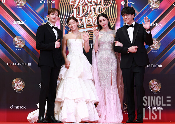 Siêu thảm đỏ Golden Disc Awards ở Thái Lan: Xuất hiện 2 nữ diễn viên át cả Jang Won Young và NewJeans xinh như búp bê! - Ảnh 2.